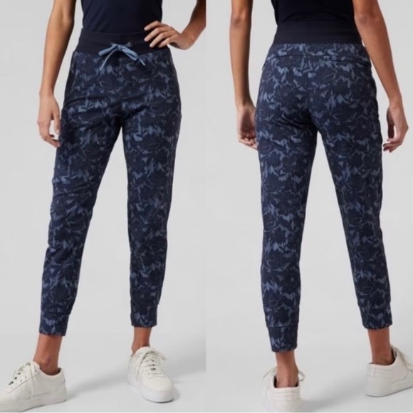 Athleta Floral Trekkie North Printed Jogger Pants Ethereal Bloom Cott - size 6 - Picture 1 of 9